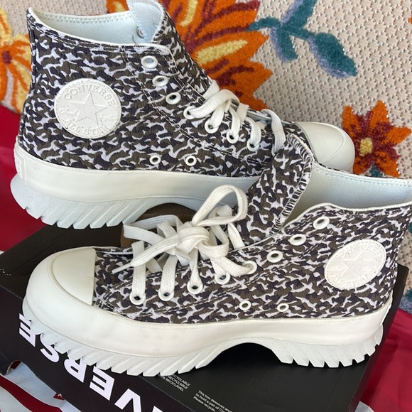 Converse A00877C
CTAS LUGGED 2.0 HI
SAND DUNE/EGRET/EGRET
WMNS sneakers Platform - Picture 11 of 16